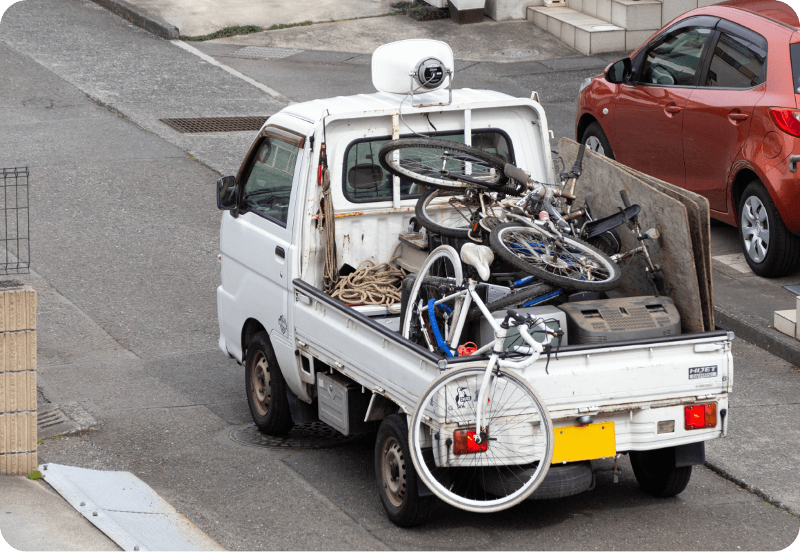 街中でスピーカーを使っている廃品回収