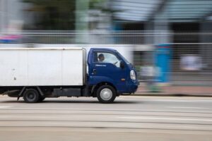 不用品回収業者に古い空気清浄機の処分を依頼する